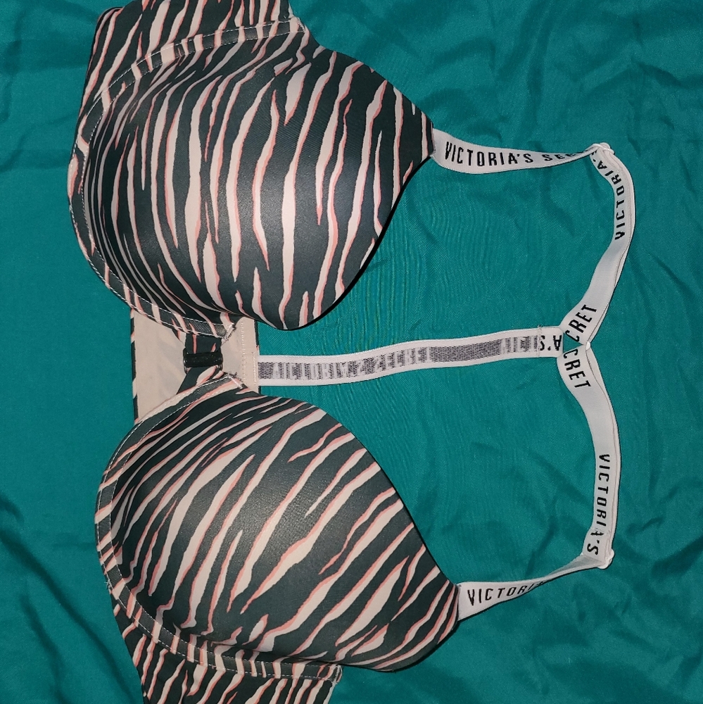 Victoria Secret T-shirt front close bra 38C